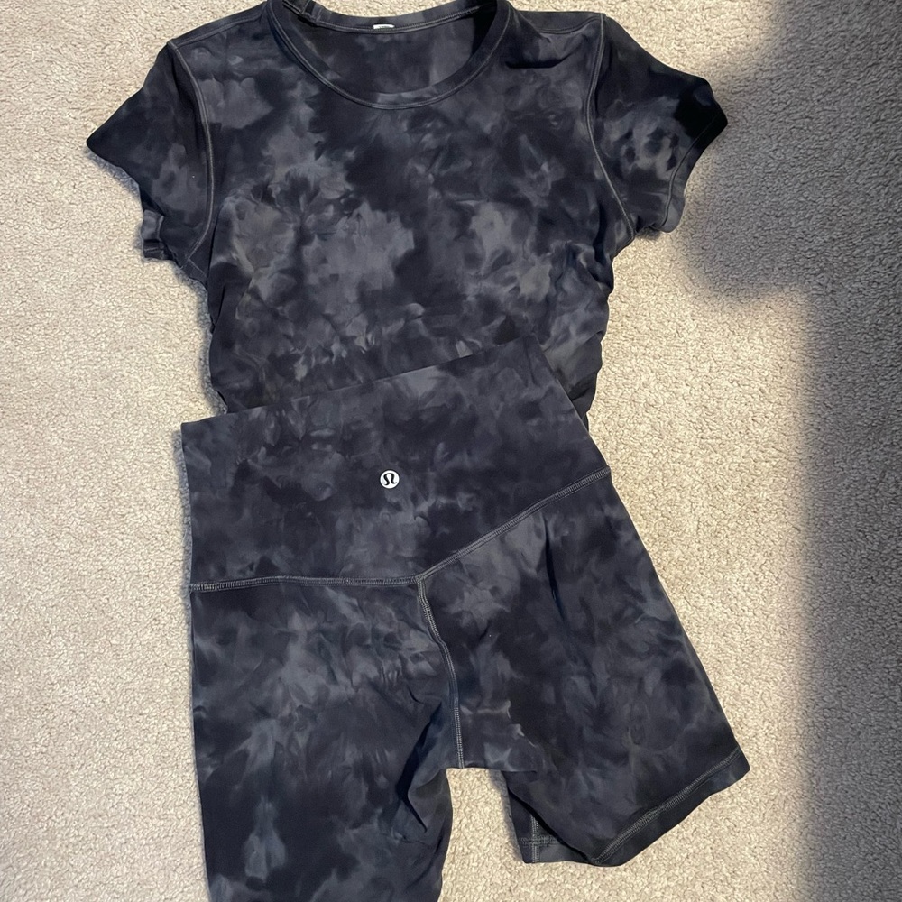 Lululemon Set • All it takes short sleeve size 2 and Align short size 4 - 6”